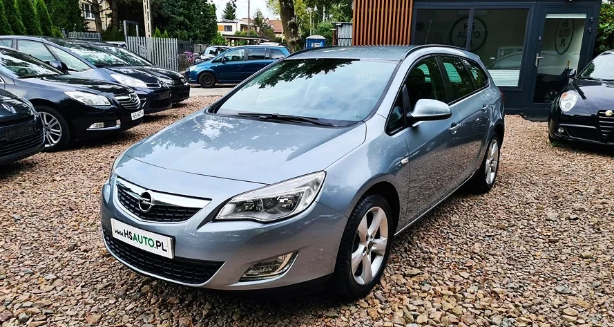 Opel Astra cena 19900 przebieg: 246000, rok produkcji 2011 z Koluszki małe 631